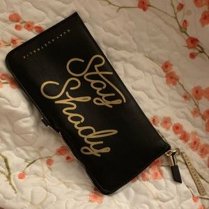 QUAY AUSTRALIA STAY SHADY SUNGLASSES CASE